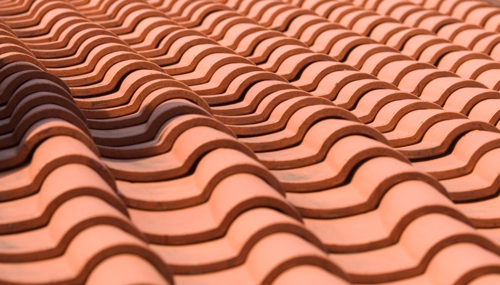Toiture en tuiles rouges
